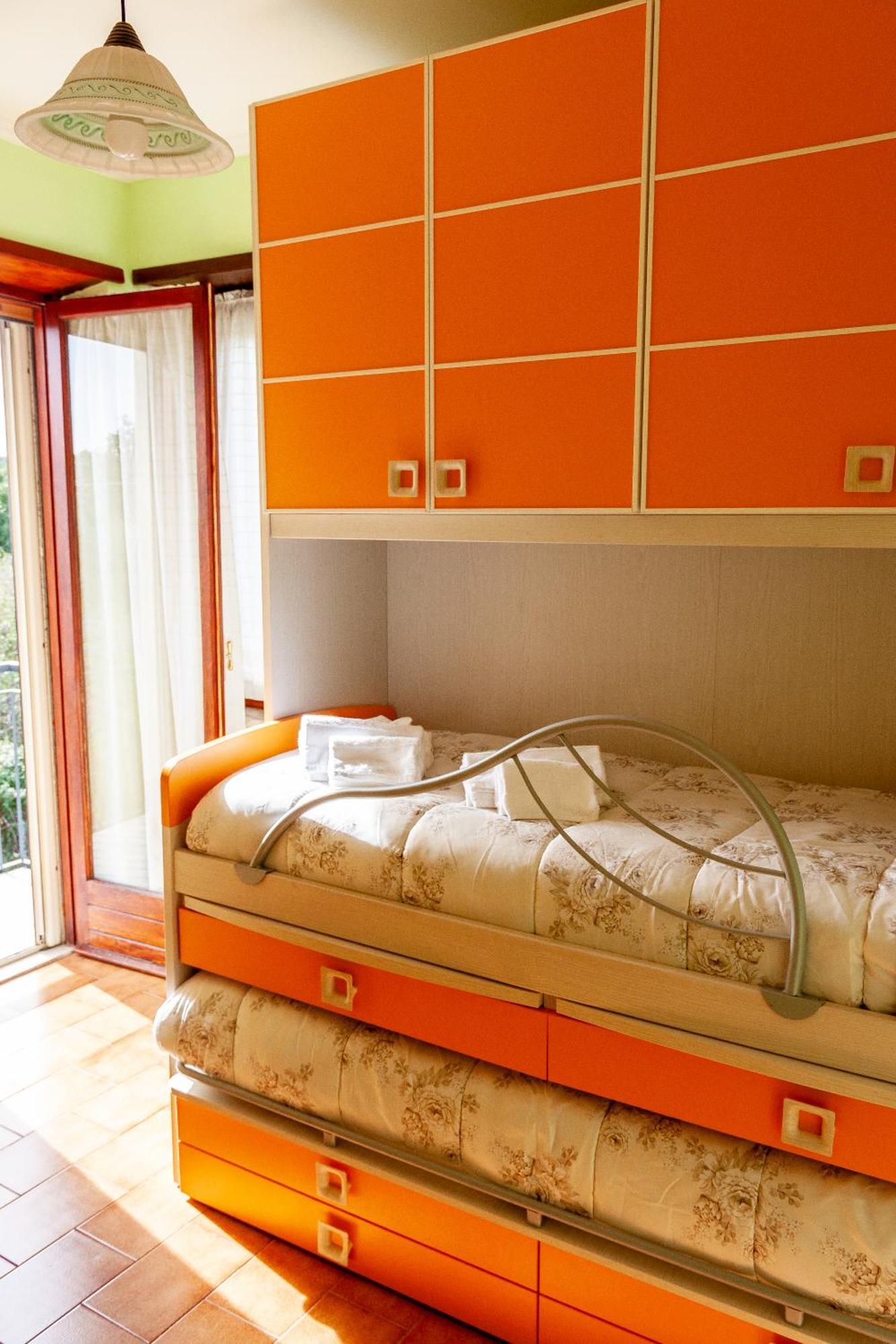 A Casa Di Marco Guesthouse - Apt Di Ciampino E Stazione Per Roma Marino Ngoại thất bức ảnh