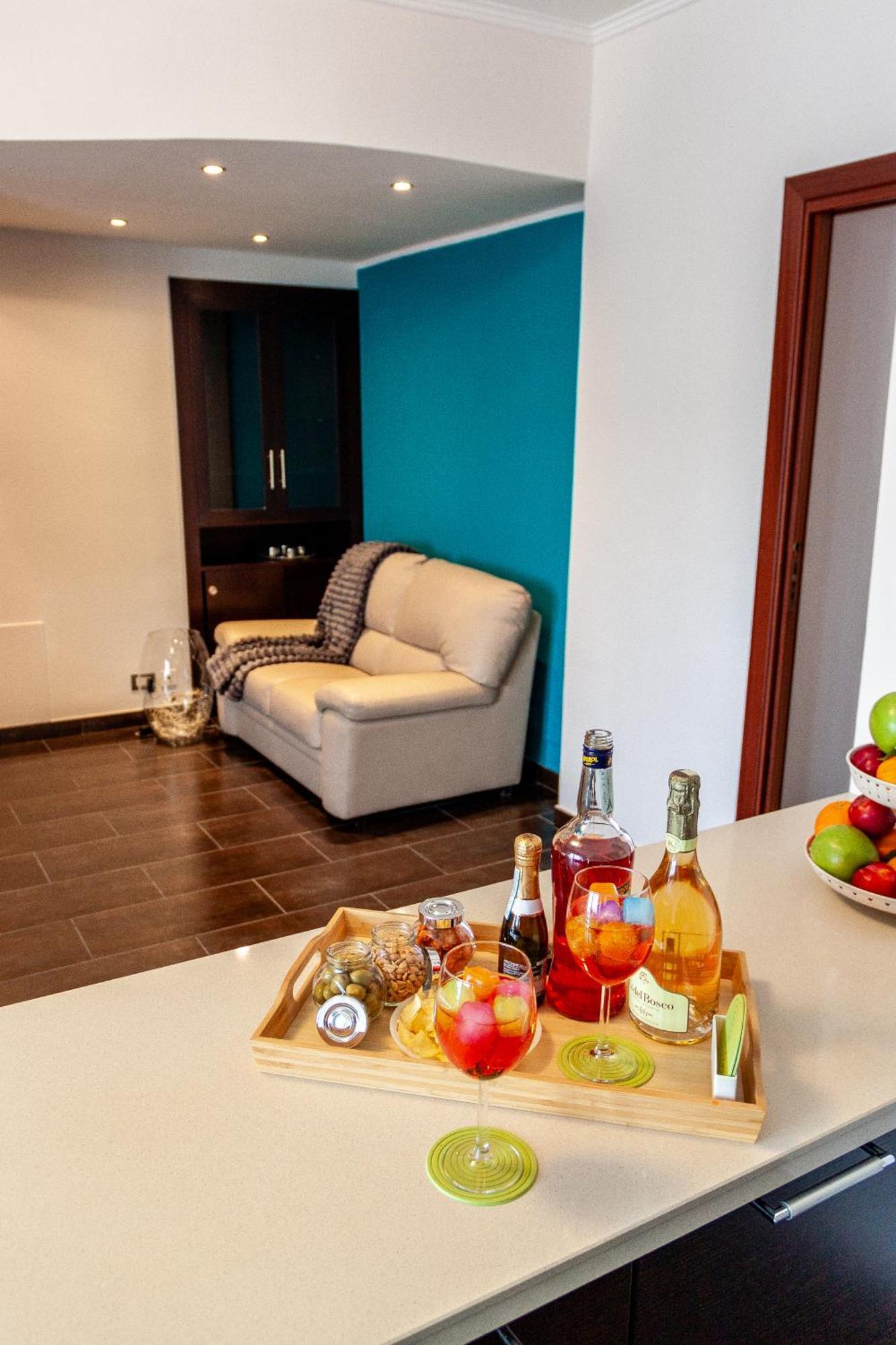 A Casa Di Marco Guesthouse - Apt Di Ciampino E Stazione Per Roma Marino Ngoại thất bức ảnh