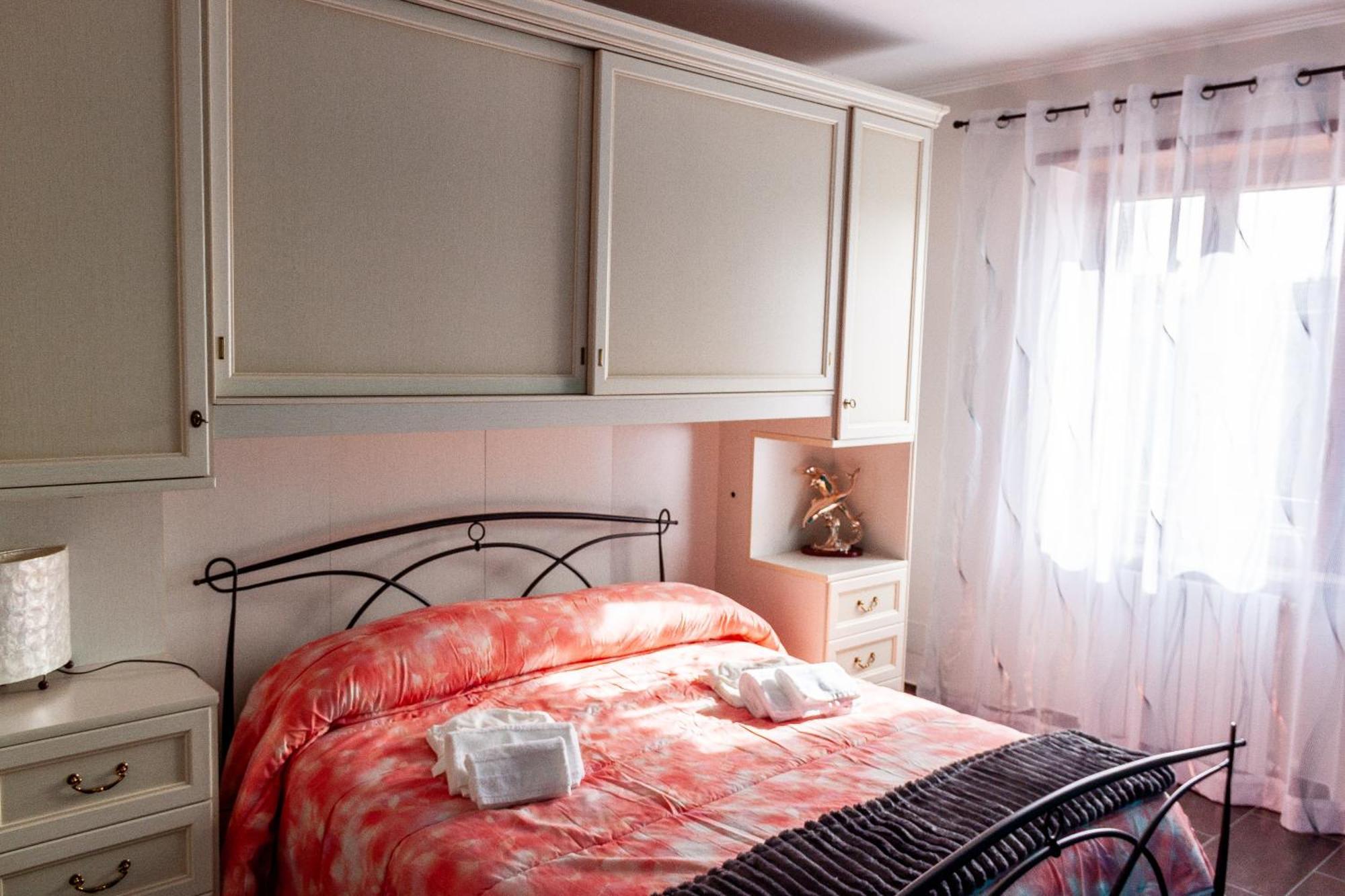 A Casa Di Marco Guesthouse - Apt Di Ciampino E Stazione Per Roma Marino Ngoại thất bức ảnh