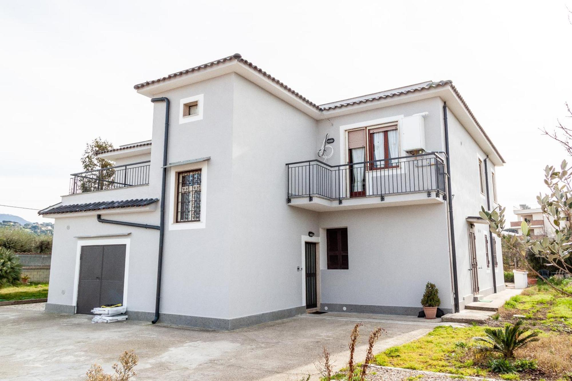A Casa Di Marco Guesthouse - Apt Di Ciampino E Stazione Per Roma Marino Ngoại thất bức ảnh