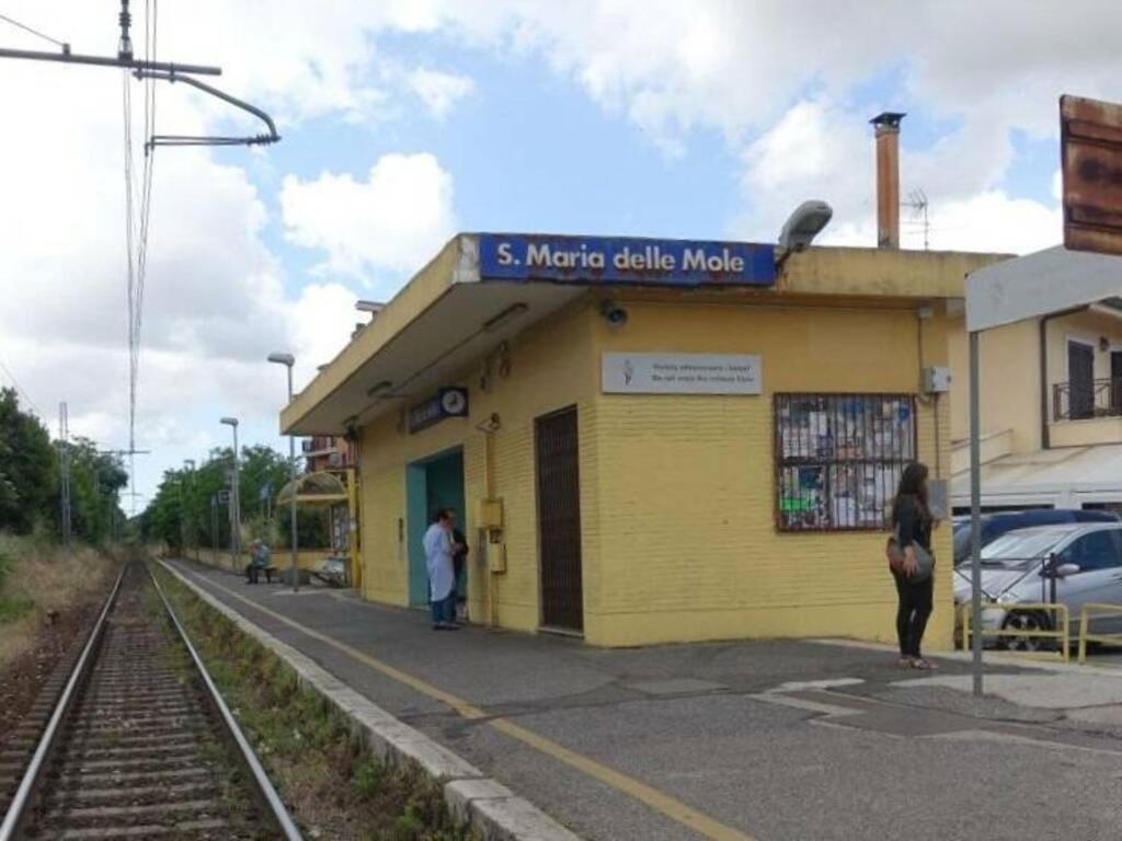 A Casa Di Marco Guesthouse - Apt Di Ciampino E Stazione Per Roma Marino Ngoại thất bức ảnh