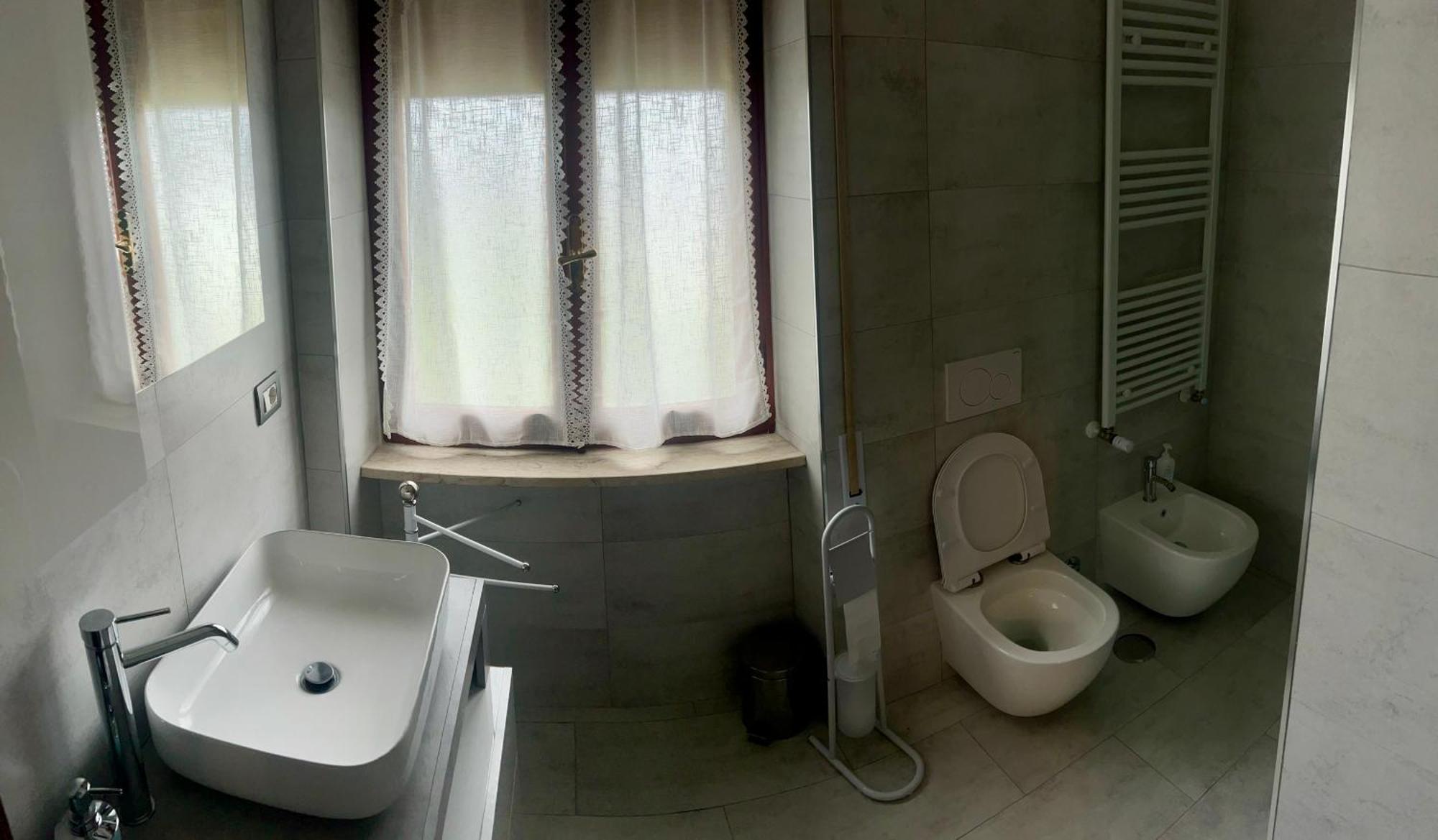 A Casa Di Marco Guesthouse - Apt Di Ciampino E Stazione Per Roma Marino Ngoại thất bức ảnh